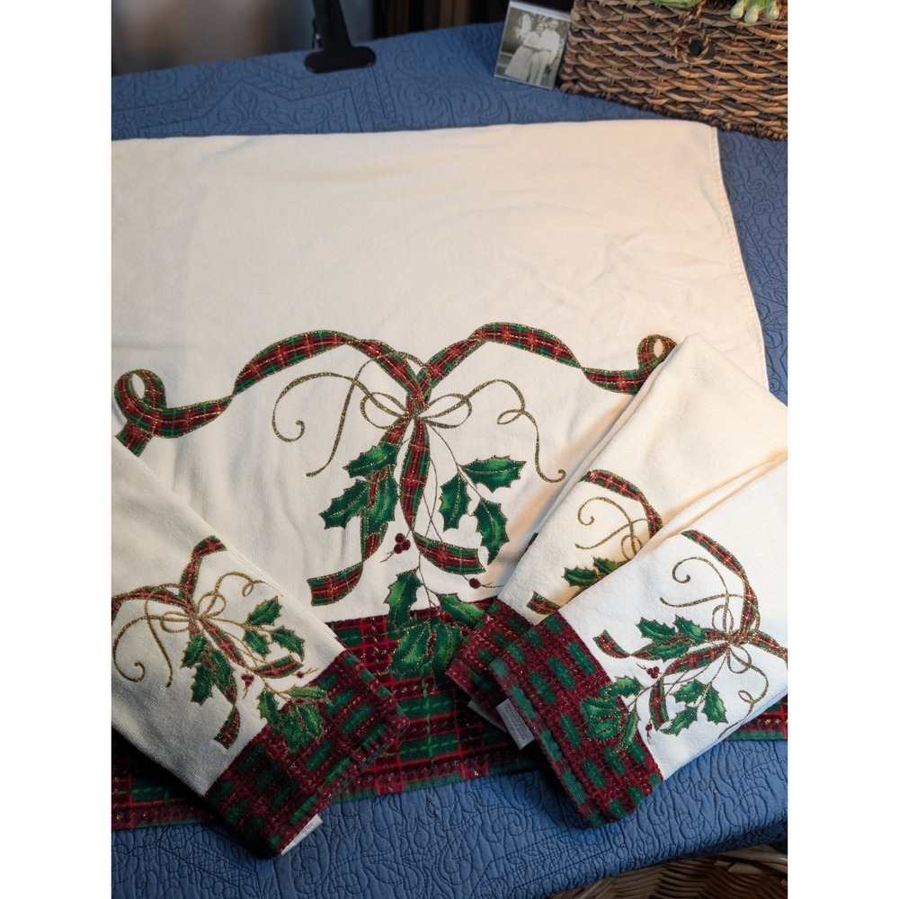 Lenox Holiday Nouveau 4-Piece Towel Set 1 Bath Towel & 3 Hand Towels Holly Plaid